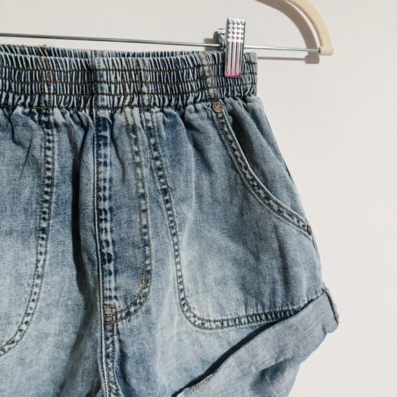 One Teaspoon - Light Wash Hunters High Waisted Shorts - Picture 2 of 4